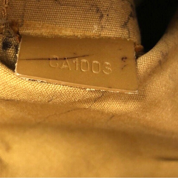 Louis Vuitton Bags - Picture 15 of 16